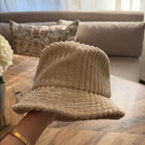 Urban Outfitters - Bucket Hat